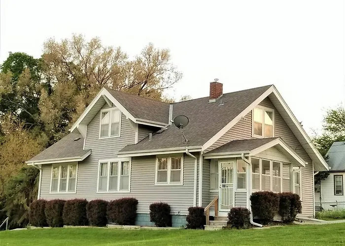 Home Near Zoo/College World Series/Downtown