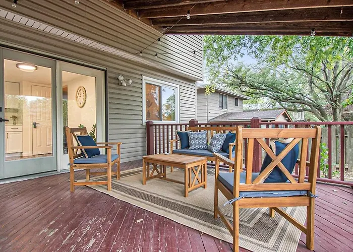 Cozy & Elegant Gem Fenced Yard Bbq & Games