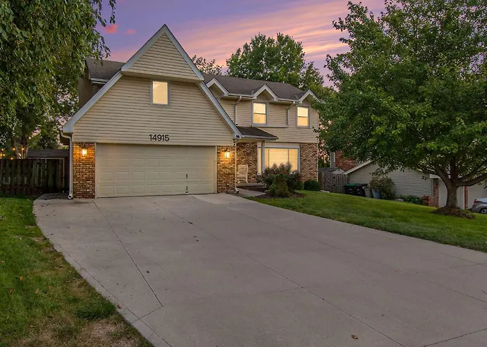 Central Family Oasis With Hot Tub & Fenced Yard