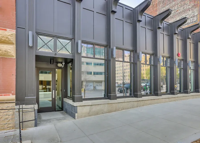 Downtown Omaha Getaway W/ Deck & Gas Grill!